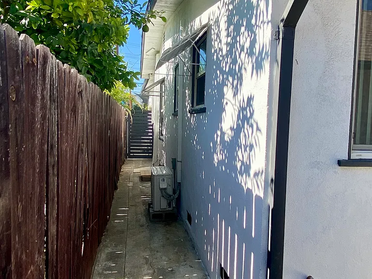 220 E Hellman Ave — Photo 25