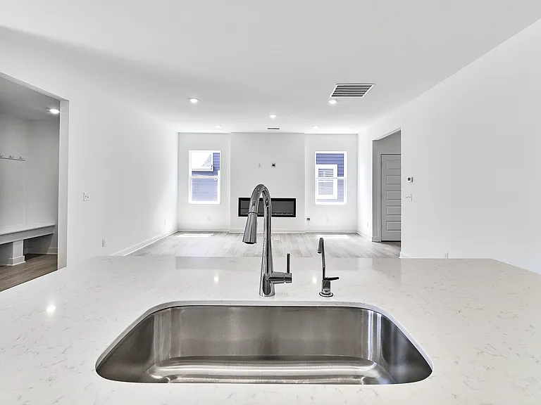 425 Eisenhower St — Photo 26