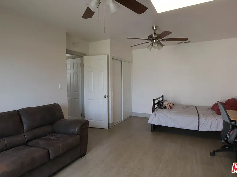 2223 W 78th Pl — Photo 19