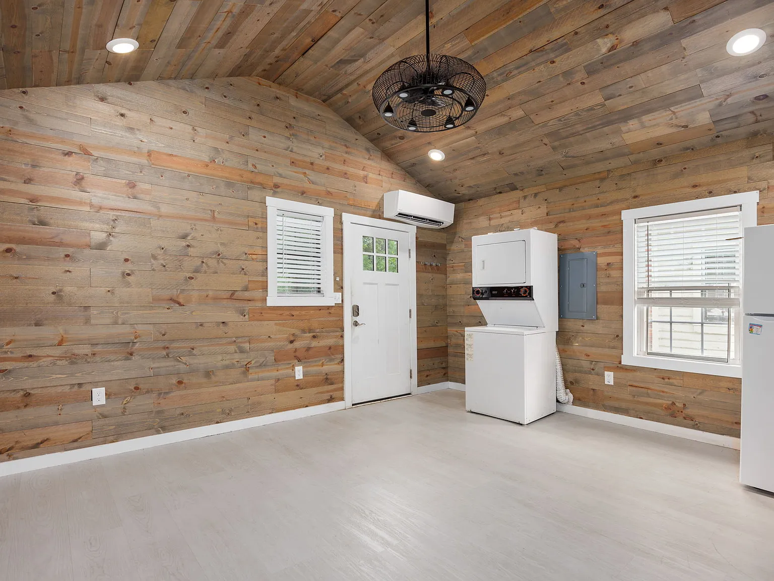 135 W Woodland Rd — Photo 4
