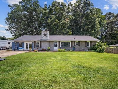 1271 Country Ln, Winston Salem, NC, 27107