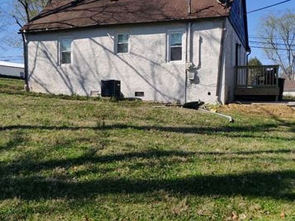 3rd image of 1319 N Dixie Ave