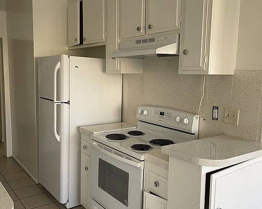3rd image of 1420 S Oakhurst Dr APT 311