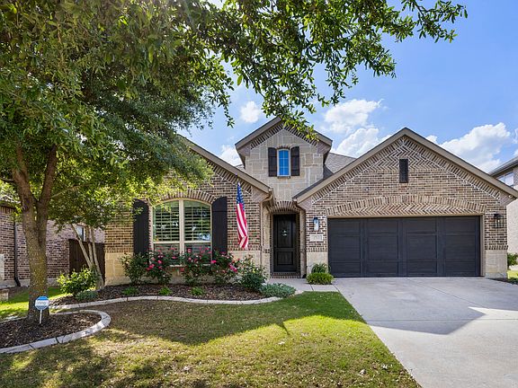 3rd image of 1713 Forest Park Dr
