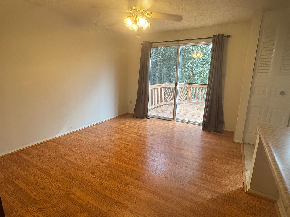 dining room leads to deck