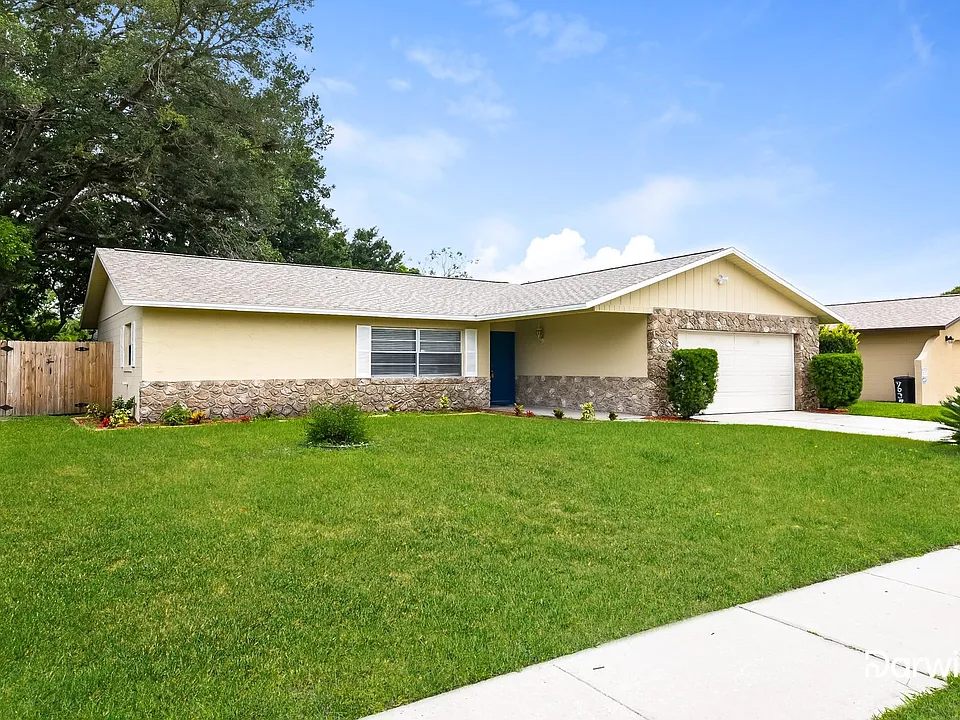 7045 Hammock Way