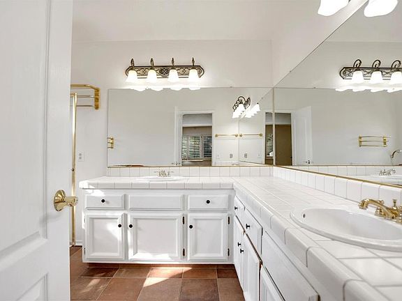 3rd image of 9456 Fairlight Ct