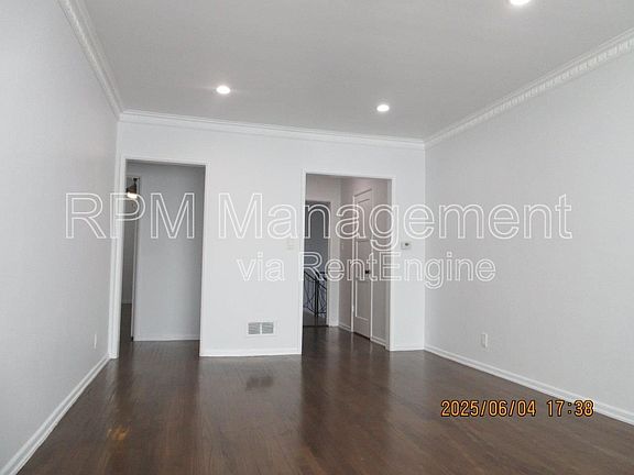 5th image of 905 N Sweetzer Ave APT 17