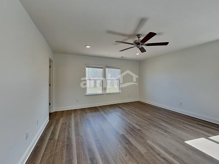 884 Heritage Blvd — Photo 10