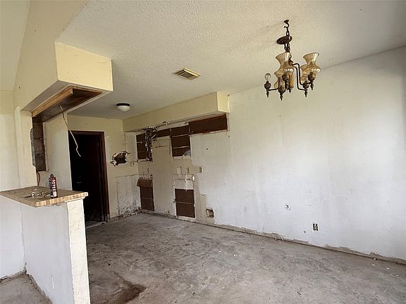 4th image of 1321 Sagebrush St