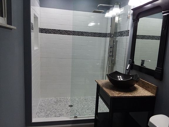 4th image of 6051 Wayside Ave