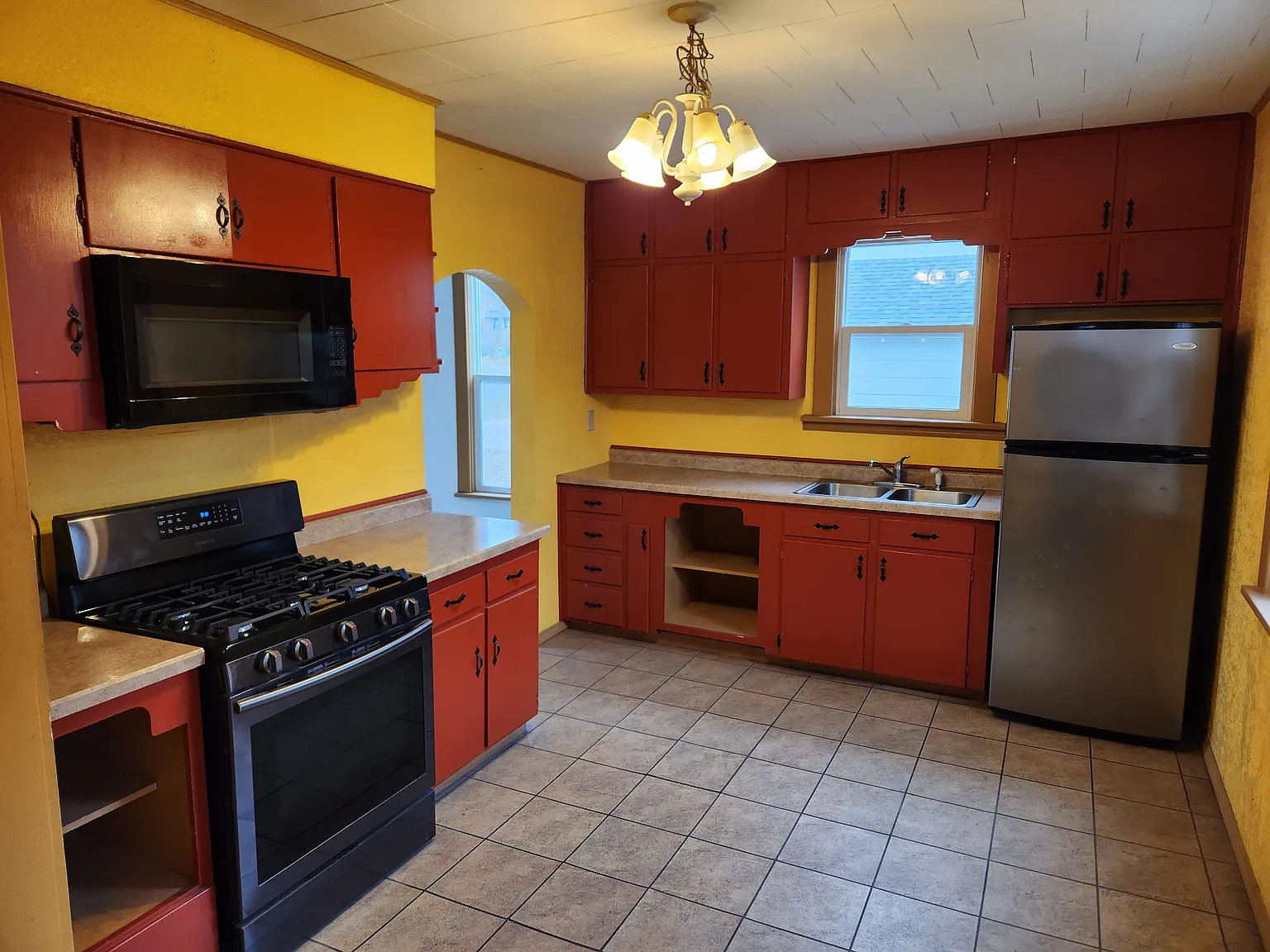 4 bed, 2200 sqft, $1,900 — Photo 4