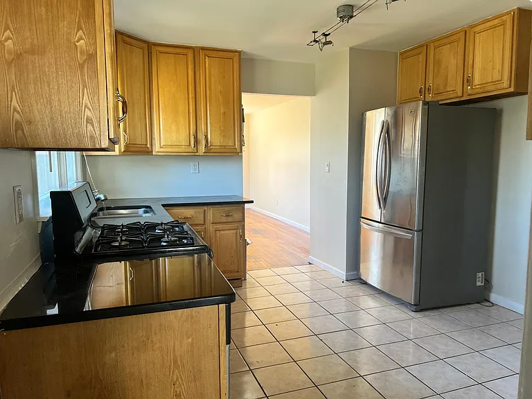 126 Orange St — Photo 2