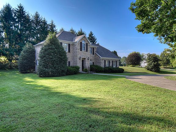 4th image of 1001 Estate Dr
