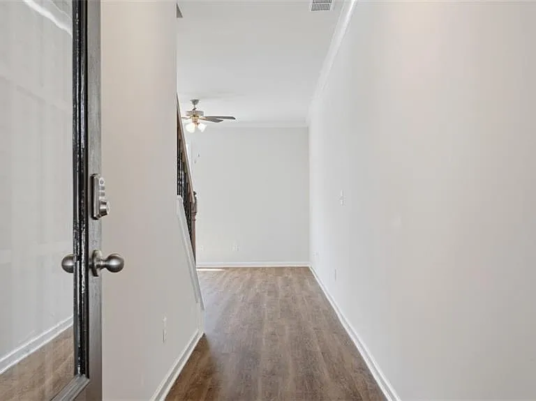 1404 Gray Branch Dr — Photo 2