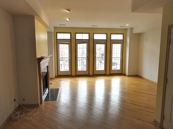 2nd image of 1319 W Belmont Ave