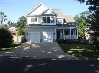 2220 Glenheather Dr, Falls Church, VA 22043