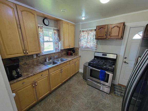 5th image of 38 Wiltshire Ave
