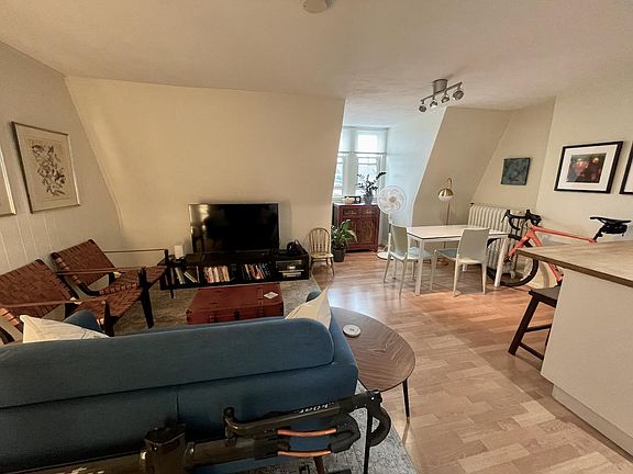4th image of 128 W Concord St #Penthouse