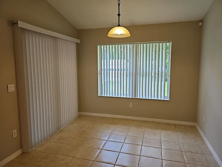 124 Foxhall Ln — Photo 5
