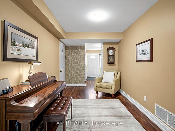 5th image of 37 Brightbay Cres