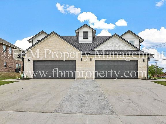 2nd image of 5016 Villas Dr