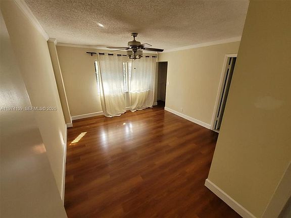 4th image of 6 Wimbledon Lake Dr
