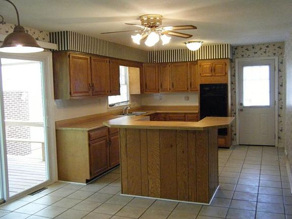 5th image of 7705 Poinsettia Dr