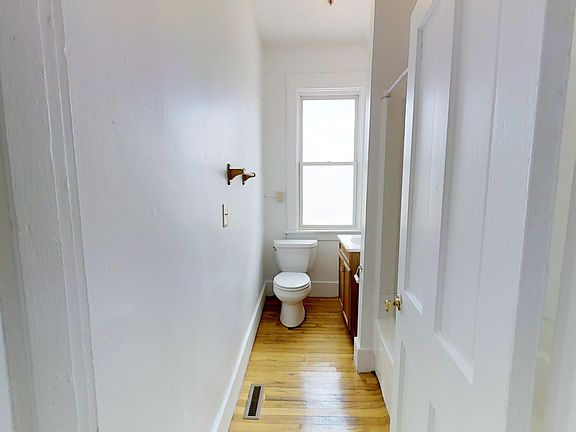 4th image of 1550 Hunter Ave