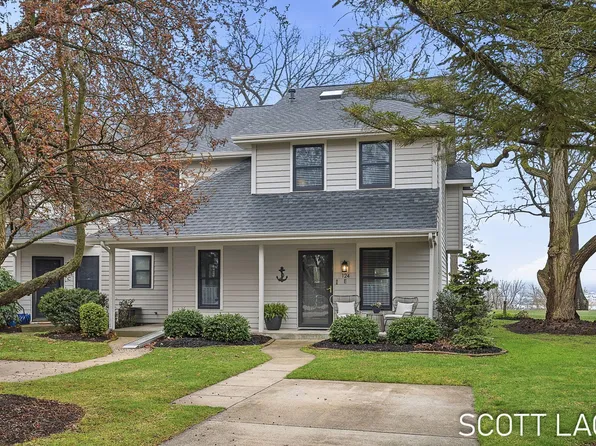 124 Elizabeth St #E, Saugatuck, MI 49453