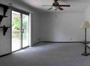 1014 Polly Ct, Elgin, IL 60120