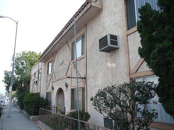2nd image of 12826 Vanowen St Unit 8