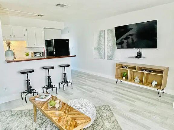 3rd image of 312 Bream Ave APT 211
