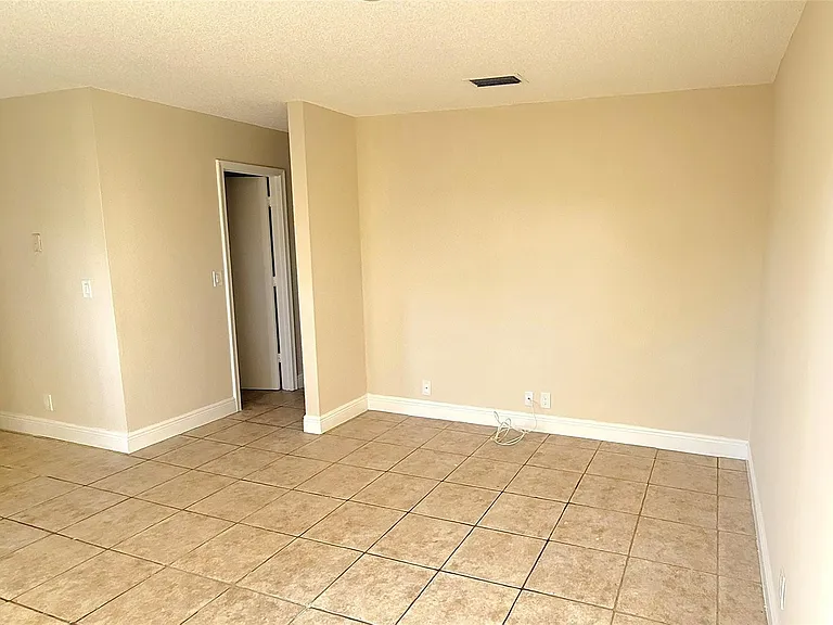 5192 NE 6th Ave #823 — Photo 7