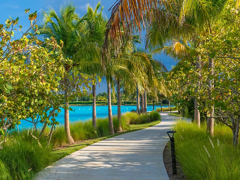 Scenic paths invite you to explore the beauty of SoLe Mia.