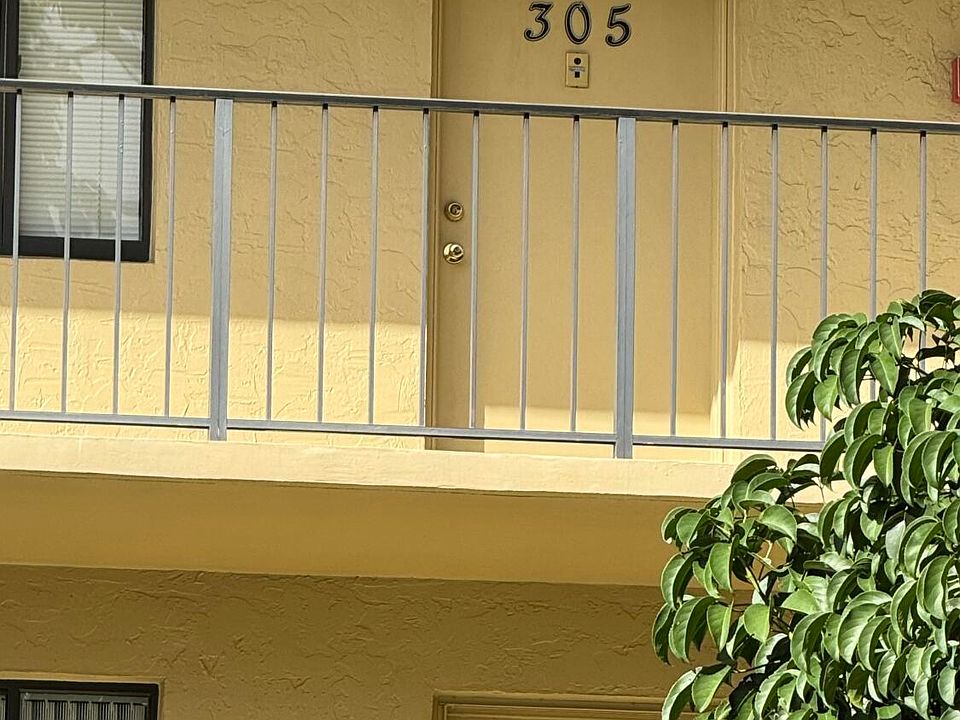 2nd image of 2828 Tennis Club Drive #305