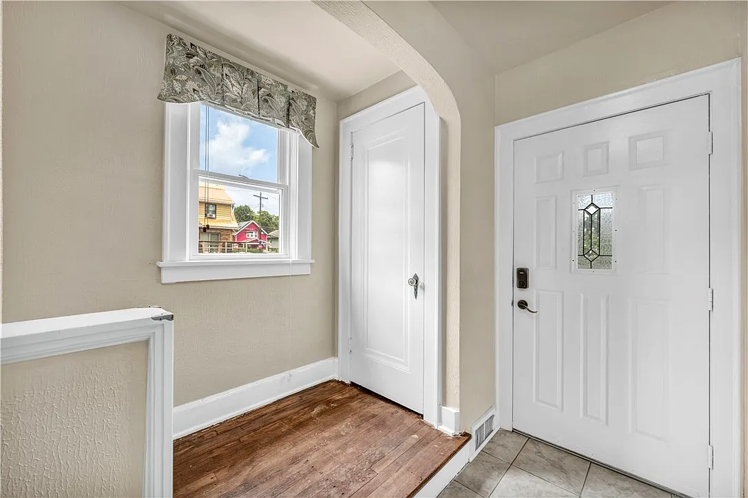 4 bed, $2,200 — Photo 4