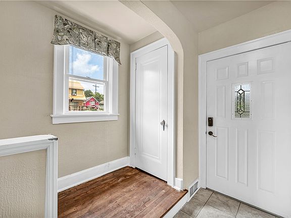 3rd image of 616 Rossmore Ave