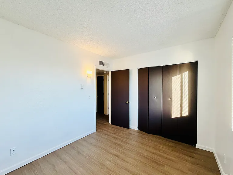Santa Cruz Apartments - Studios, 1 Bedroom and 2 Bedrooms with Pool! — Photo 32