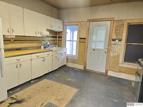4th image of 224 S 12th St
