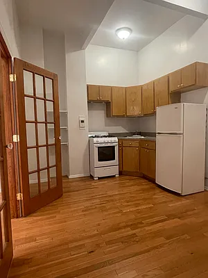 Rented by Peter R. Hungerford, LREB | media 32