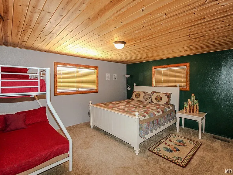 46784 Pioneertown Rd — Photo 16