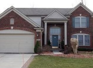 7623 Windgate Cir, West Bloomfield, MI