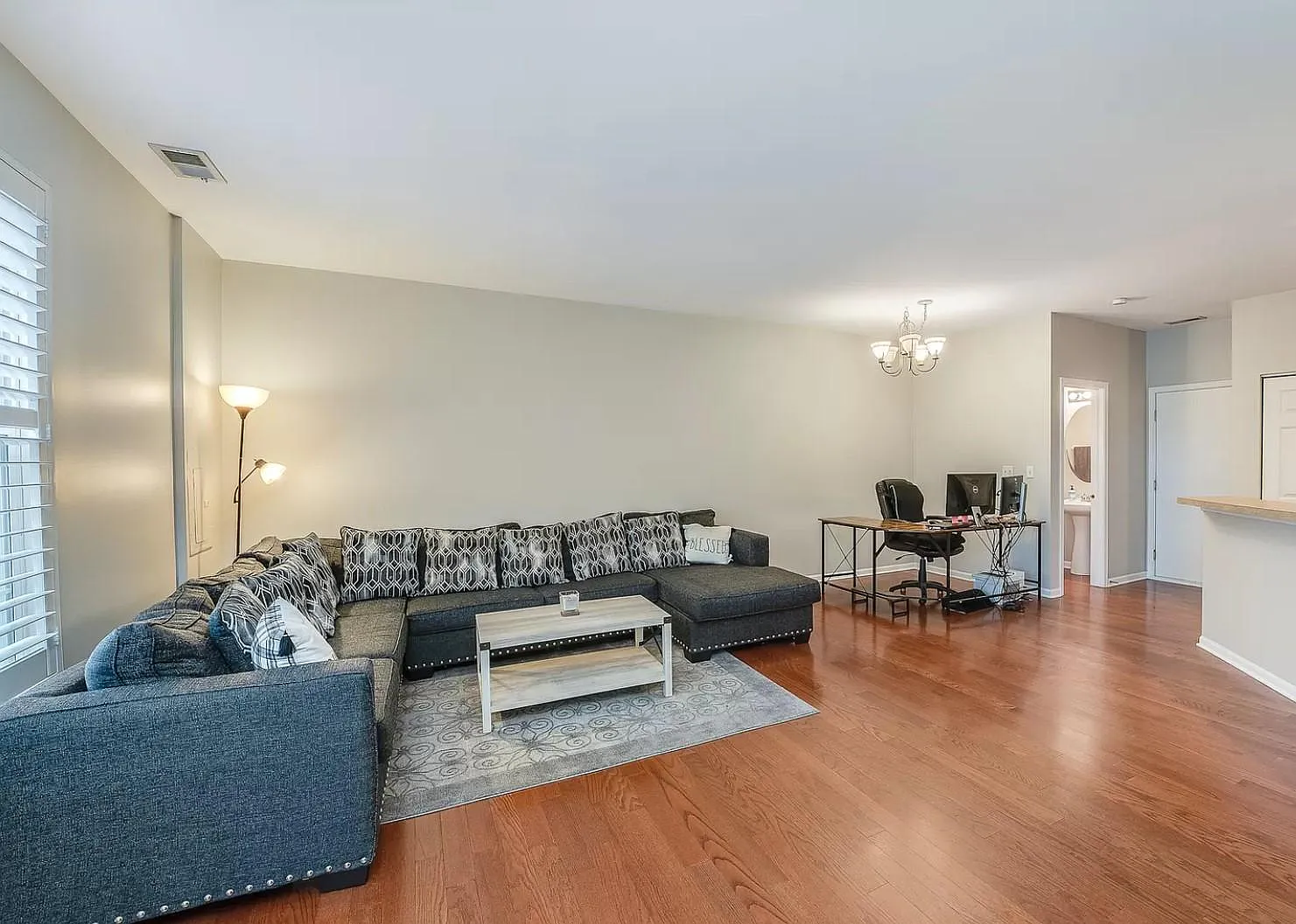 3 bed, 1672 sqft, $2,345 — Photo 2