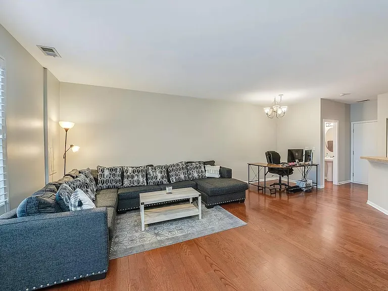 315 Springbrook Trl S — Photo 2