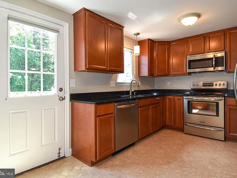 27 Marian Ct — Photo 10