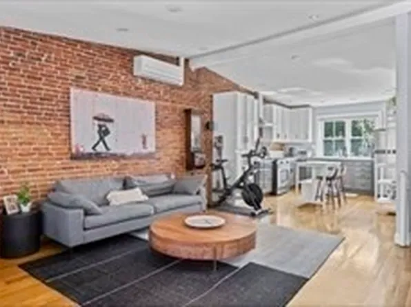 665 E 5th St #2, South Boston, MA 02127