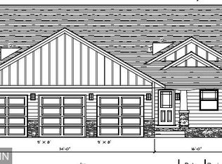 8544 Woodridge Trl, Chisago City, MN 55013