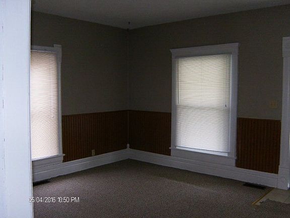 5th image of 257 Oak St