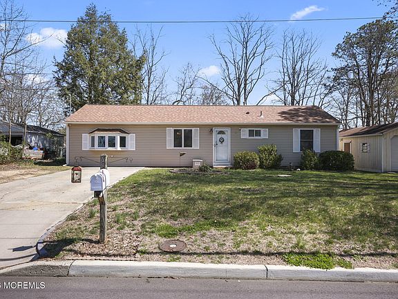 2nd image of 4 Spruce Road
